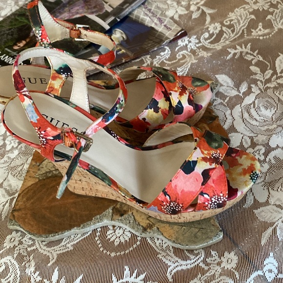 GUESS WATERCOLOR WEDGE SANDALS EUC SIZE 7 M - Picture 3 of 8